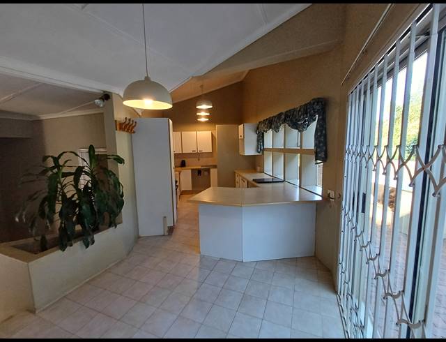 5 BEDROOM HOUSE FOR SALE IN WORLDS VIEW